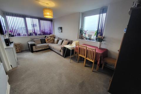 3 bedroom flat for sale, Ledburn Court, Ledburn Close, Hulme, Manchester. M15 4HR