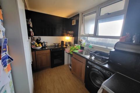 3 bedroom flat for sale, Ledburn Court, Ledburn Close, Hulme, Manchester. M15 4HR