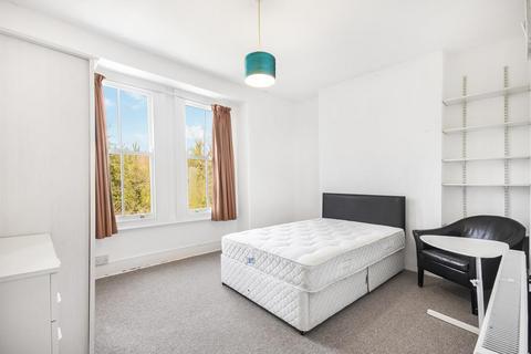 3 bedroom flat to rent, Harborough Road, London SW16