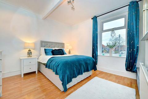 190 Fox Hill Road, Sheffield, S6 1HE