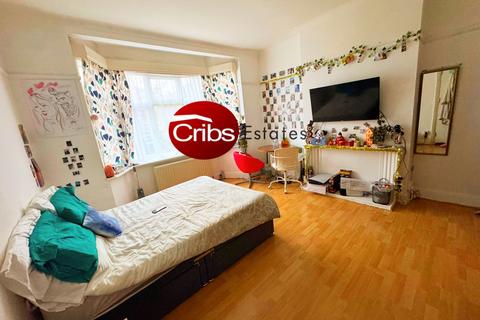 1 bedroom in a house share to rent, London, SW19