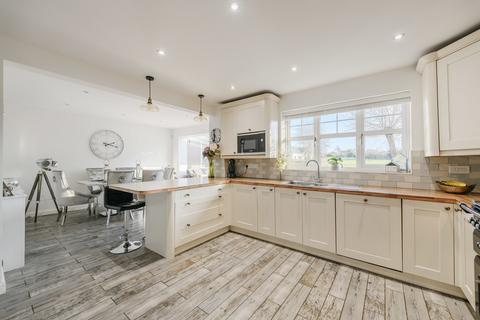 5 bedroom detached house for sale, Harvest Close, Newport