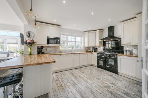 5 bedroom detached house for sale, Harvest Close, Newport