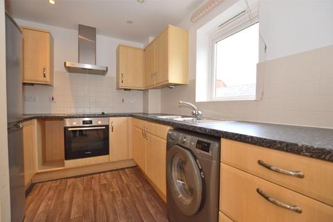 2 bedroom apartment to rent, Reynolds Avenue, Surrey RH1