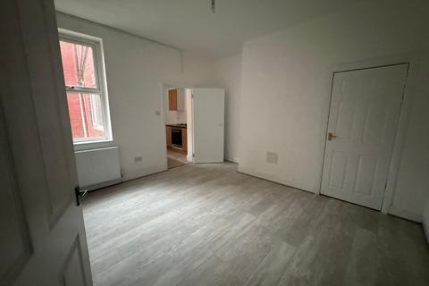 2 bedroom flat to rent, Portland Street, Gateshead NE10