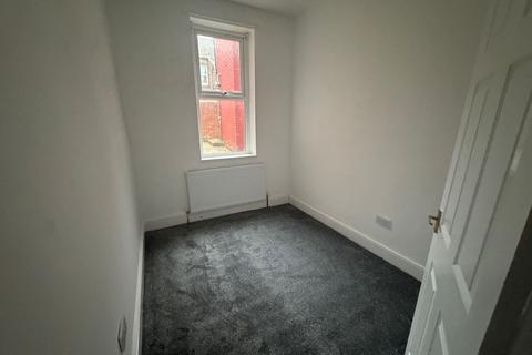 2 bedroom flat to rent, Portland Street, Gateshead NE10