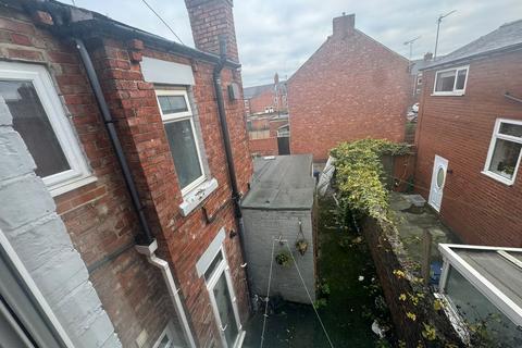 2 bedroom flat to rent, Laurel Street, Wallsend NE28