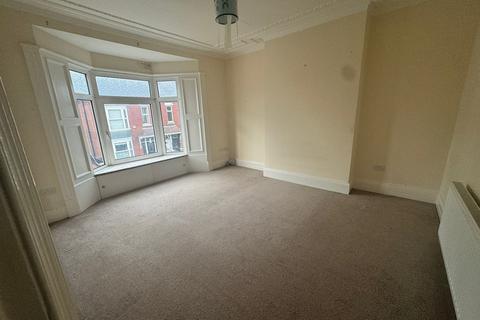 2 bedroom flat to rent, Laurel Street, Wallsend NE28