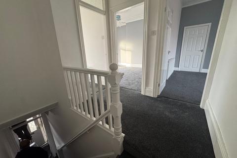 2 bedroom flat to rent, Talbot Road, South Shields NE34