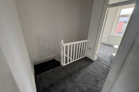 2 bedroom flat to rent, Talbot Road, South Shields NE34