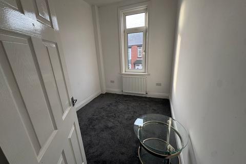 2 bedroom flat to rent, Talbot Road, South Shields NE34