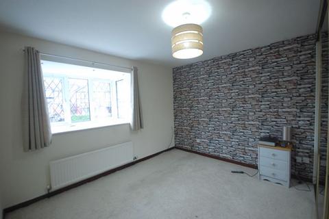 3 bedroom semi-detached house to rent, Tudor Gardens, Neath