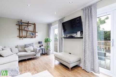 24 Burn Side, Hoddesdon, EN11 8PG
