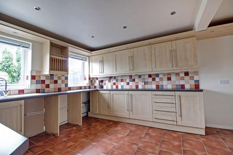 3 bedroom terraced house to rent, Hampden Way, St. Neots PE19