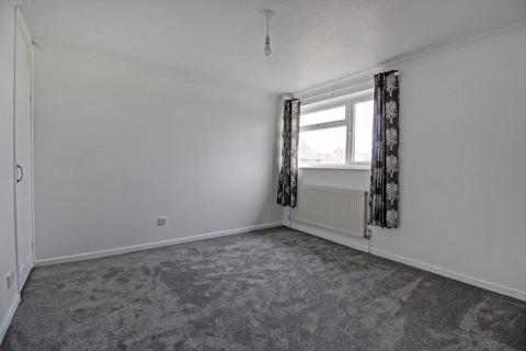 3 bedroom terraced house to rent, Hampden Way, St. Neots PE19