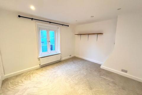 2 bedroom cottage to rent, Chapel Street, Tring