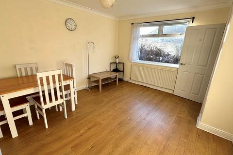 2 bedroom terraced house to rent, Felstead Road, NG8