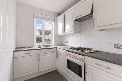 3 bedroom maisonette for sale, Graham Avenue, Mitcham