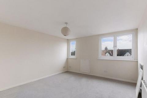 3 bedroom maisonette for sale, Graham Avenue, Mitcham