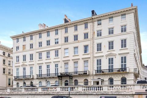 3 bedroom apartment for sale, Adelaide Crescent, Hove, Hove, BN3 2JL