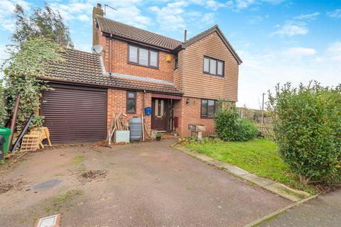 4 bedroom detached house for sale, Pembroke Road, Coxheath