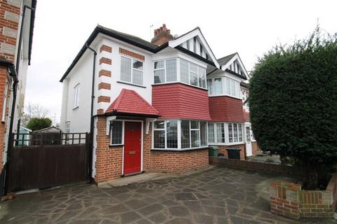 3 bedroom property to rent, Wanstead E11