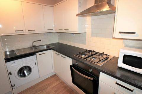 3 bedroom flat to rent, Finsbury Park, London N4