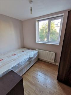 3 bedroom flat to rent, Finsbury Park, London N4