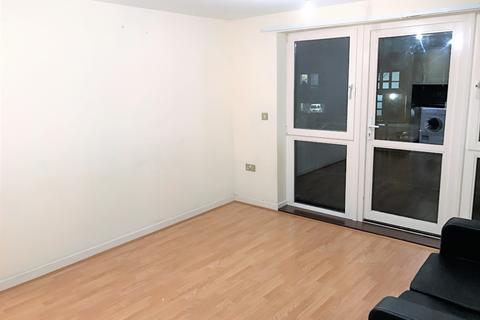 3 bedroom flat to rent, Clapton, London E5