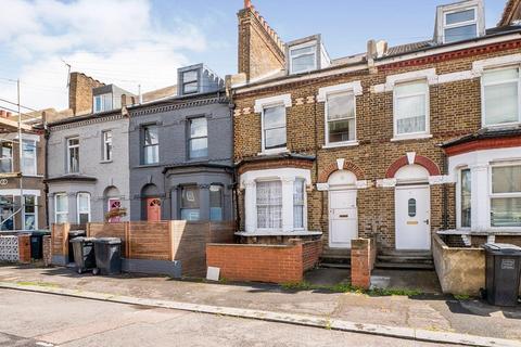 1 bedroom apartment to rent, Knowles Hill Crescent, London SE13