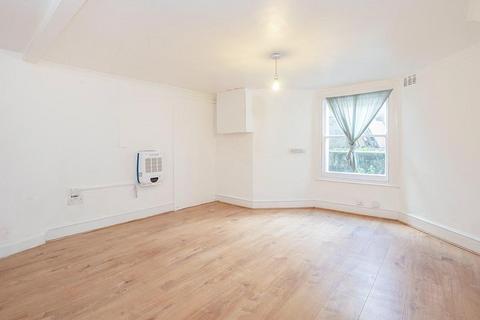 1 bedroom apartment to rent, Knowles Hill Crescent, London SE13