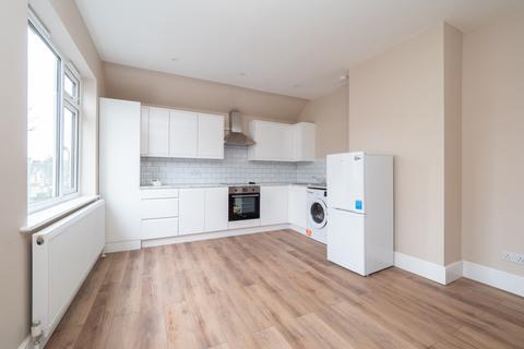 2 bedroom apartment to rent, Gordon Road, Carshalton SM5