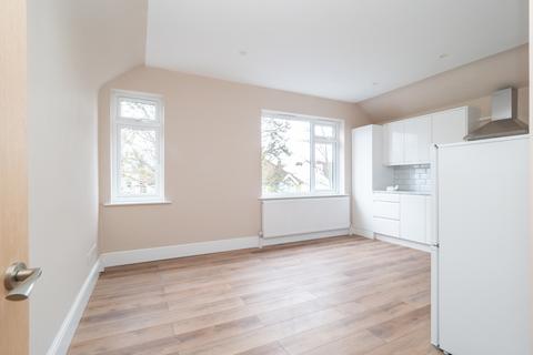 2 bedroom apartment to rent, Gordon Road, Carshalton SM5