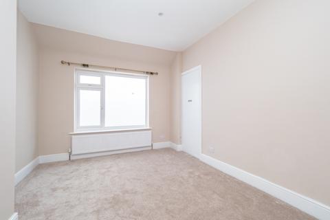 2 bedroom apartment to rent, Gordon Road, Carshalton SM5