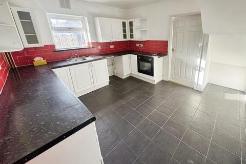 3 bedroom semi-detached house to rent, Aveling Road, Staffordshire ST1