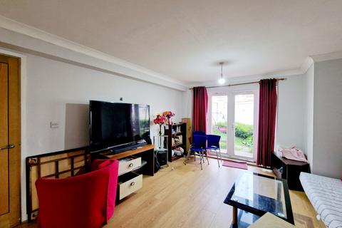 2 bedroom apartment for sale, Dominion Close, Hounslow TW3