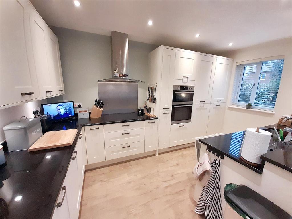 Kitchen new.jpg
