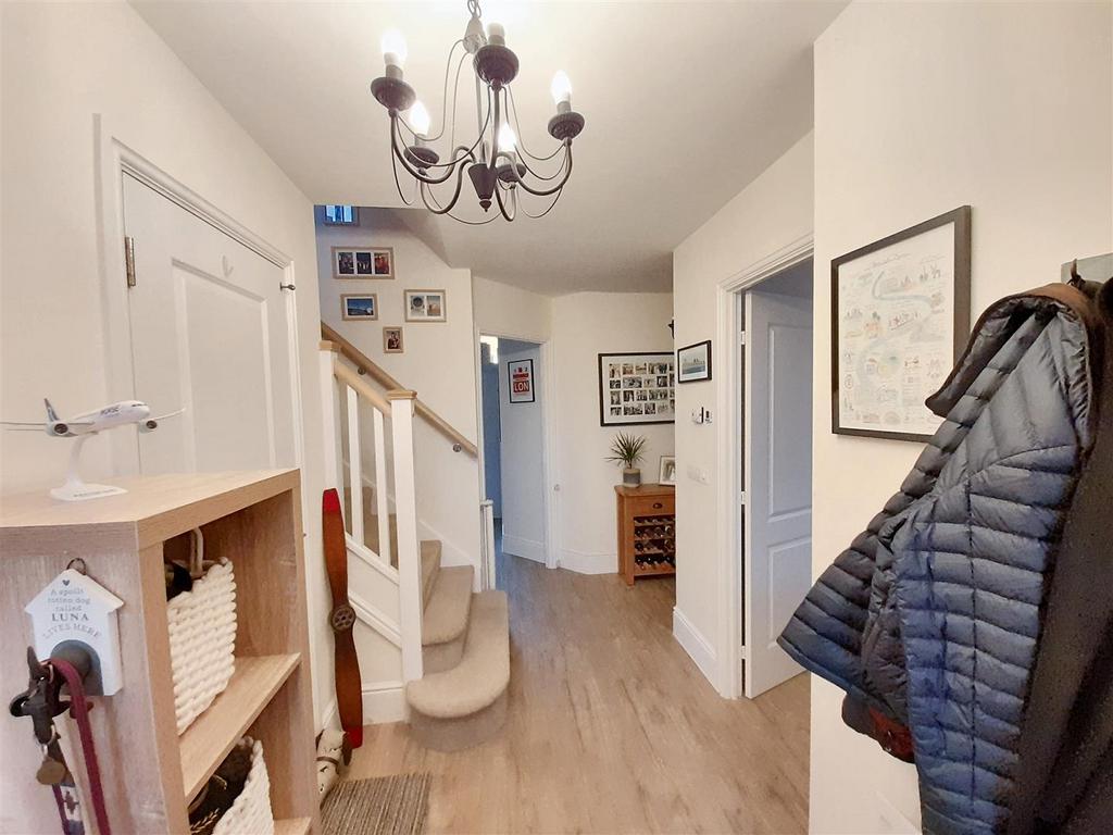 Hallway new.jpg