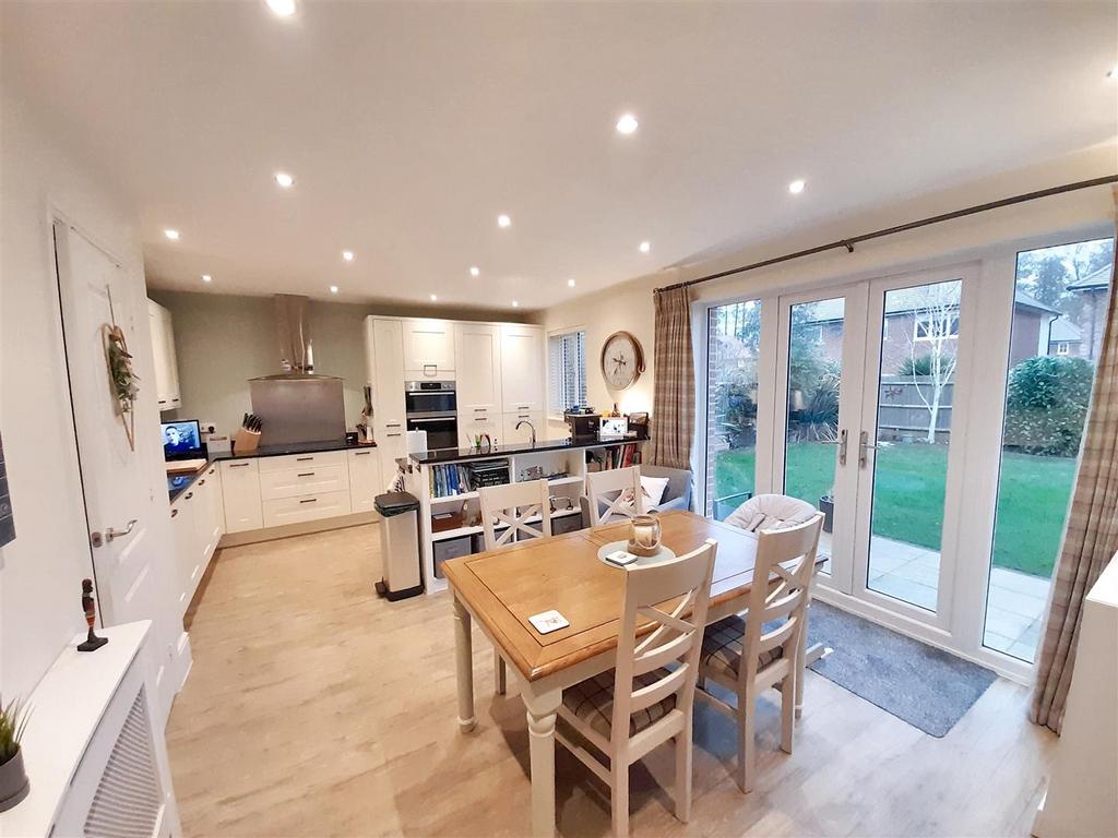 Kitchen / dining room