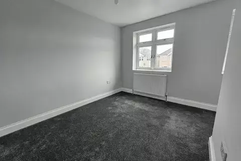 3 bedroom end of terrace house to rent, Cherry Three Lane, Rainham RM13