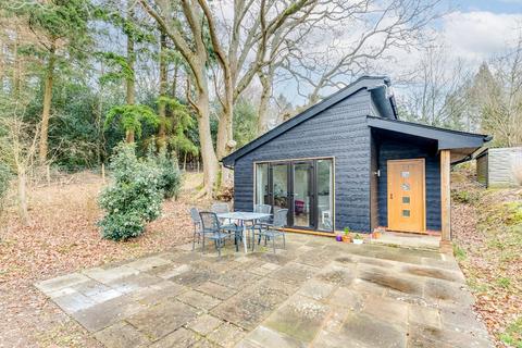 1 bedroom detached house to rent, Churt, Surrey Hills