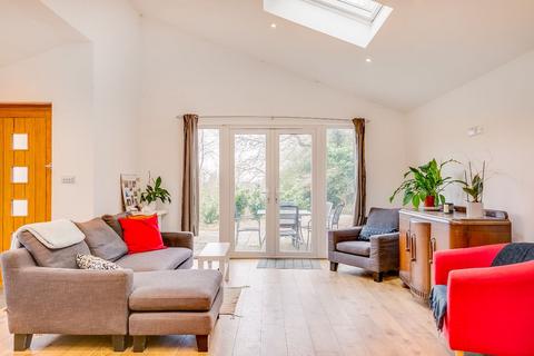 1 bedroom detached house to rent, Churt, Surrey Hills