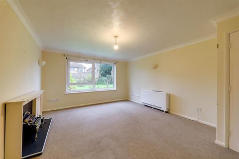 1 bedroom flat for sale, Norwich Court, Pevensey Garden, Worthing BN11