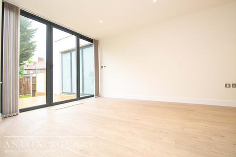 2 bedroom duplex for sale, The Vale, London NW11