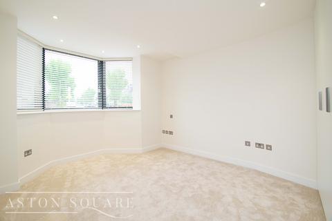 2 bedroom duplex for sale, The Vale, London NW11