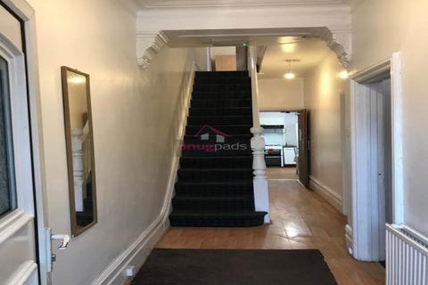 5 bedroom house to rent, Carlton Road, Salford,