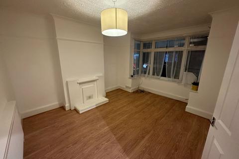 3 bedroom semi-detached house to rent, Stockingstone Road, Luton