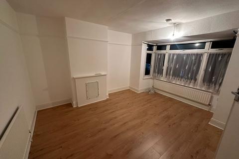 3 bedroom semi-detached house to rent, Stockingstone Road, Luton