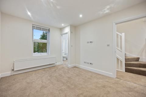 3 bedroom terraced house to rent, Percy Road, Hampton TW12