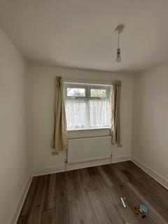 5 bedroom terraced house to rent, Staines Road, Ilford IG1